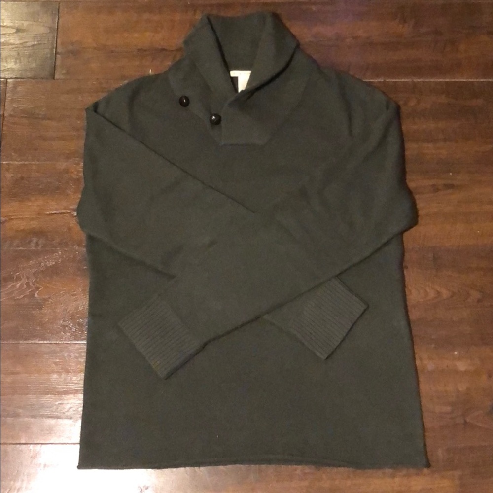 100% cashmere sweater with unique neckline